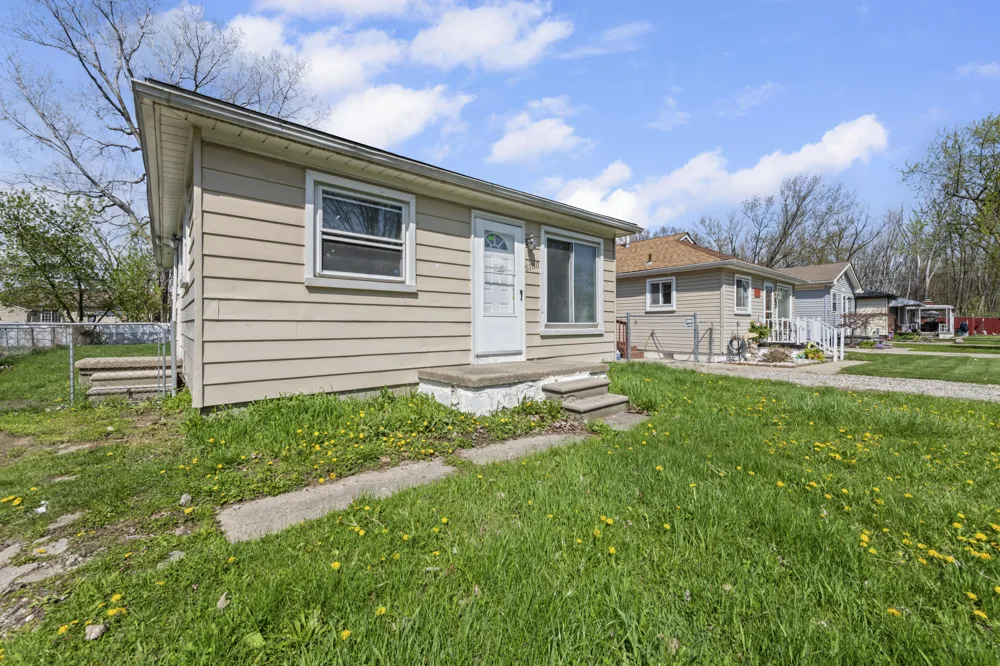6180 Cordell Street Romulus City, MI 48174