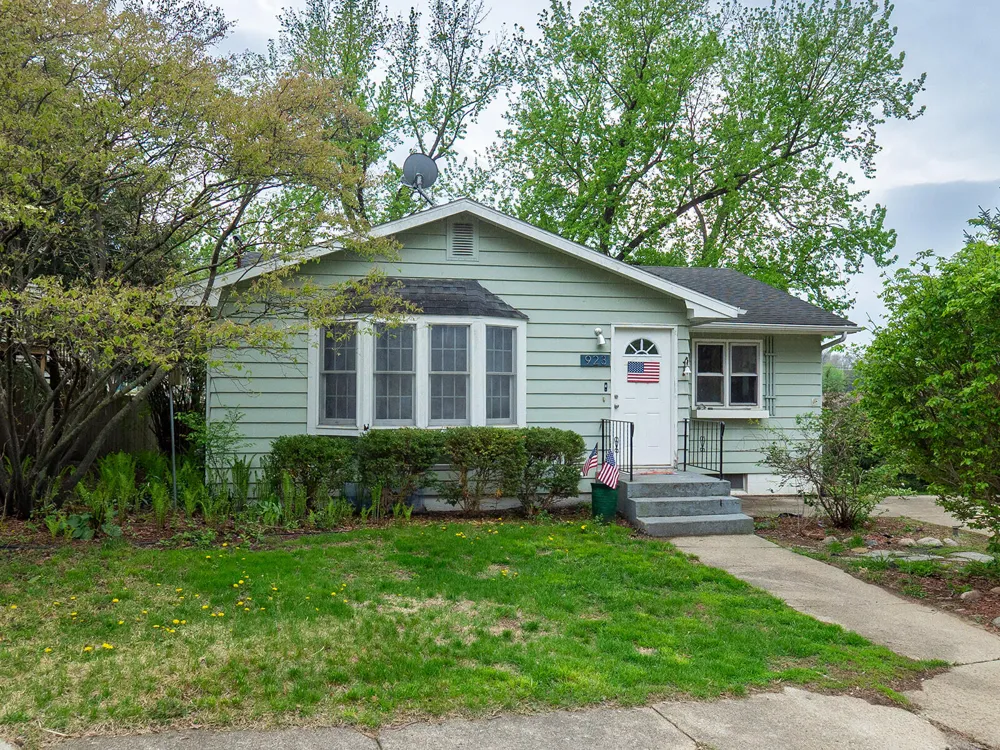 923 Bell Avenue New Buffalo City, MI 49117