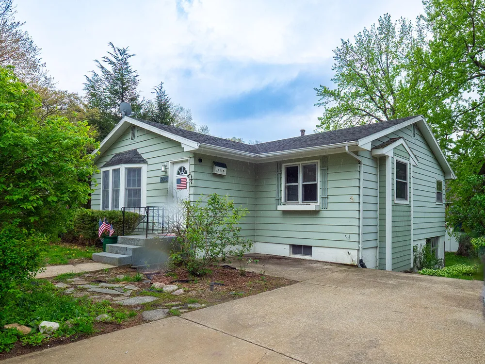 923 Bell Avenue New Buffalo City, MI 49117