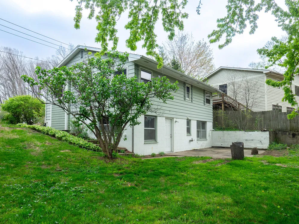 923 Bell Avenue New Buffalo City, MI 49117