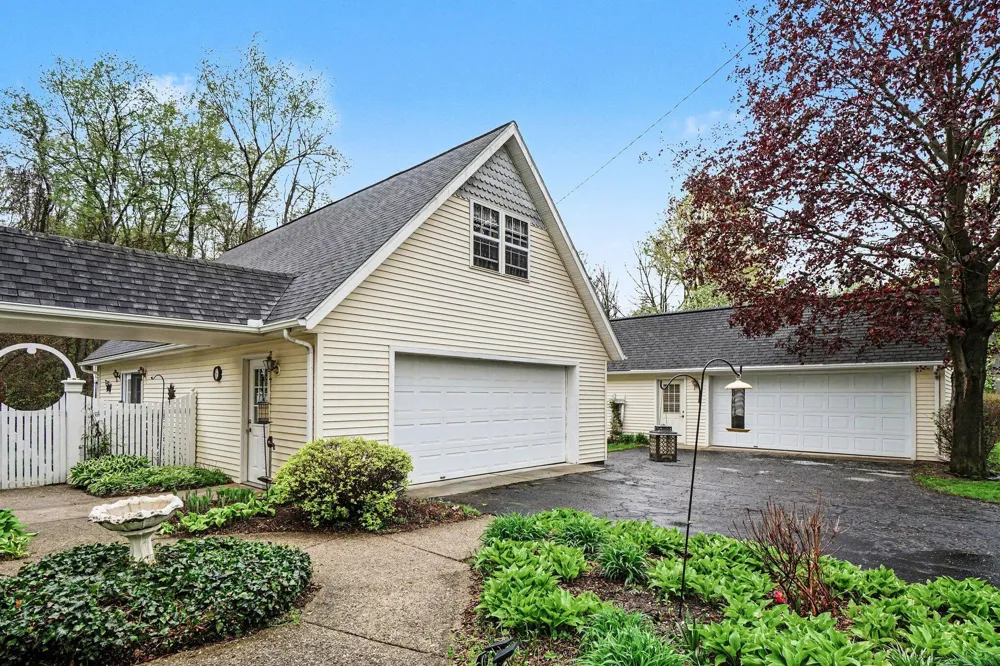 4961 Beechwood Drive Hope Township, MI 49046