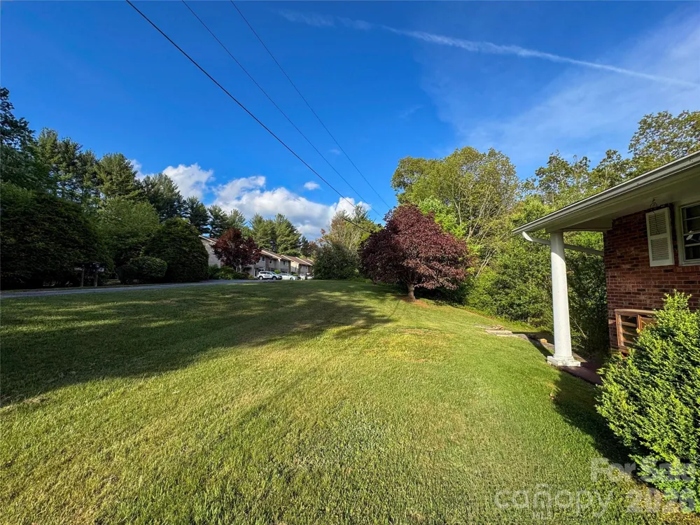 70 Winchester Drive Waynesville, NC 28785
