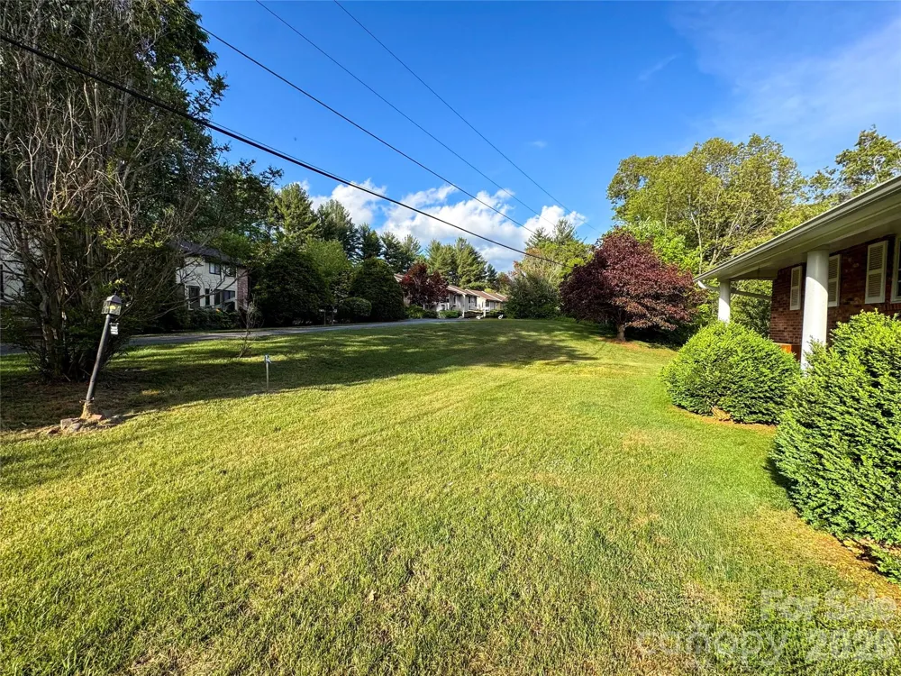 70 Winchester Drive Waynesville, NC 28785