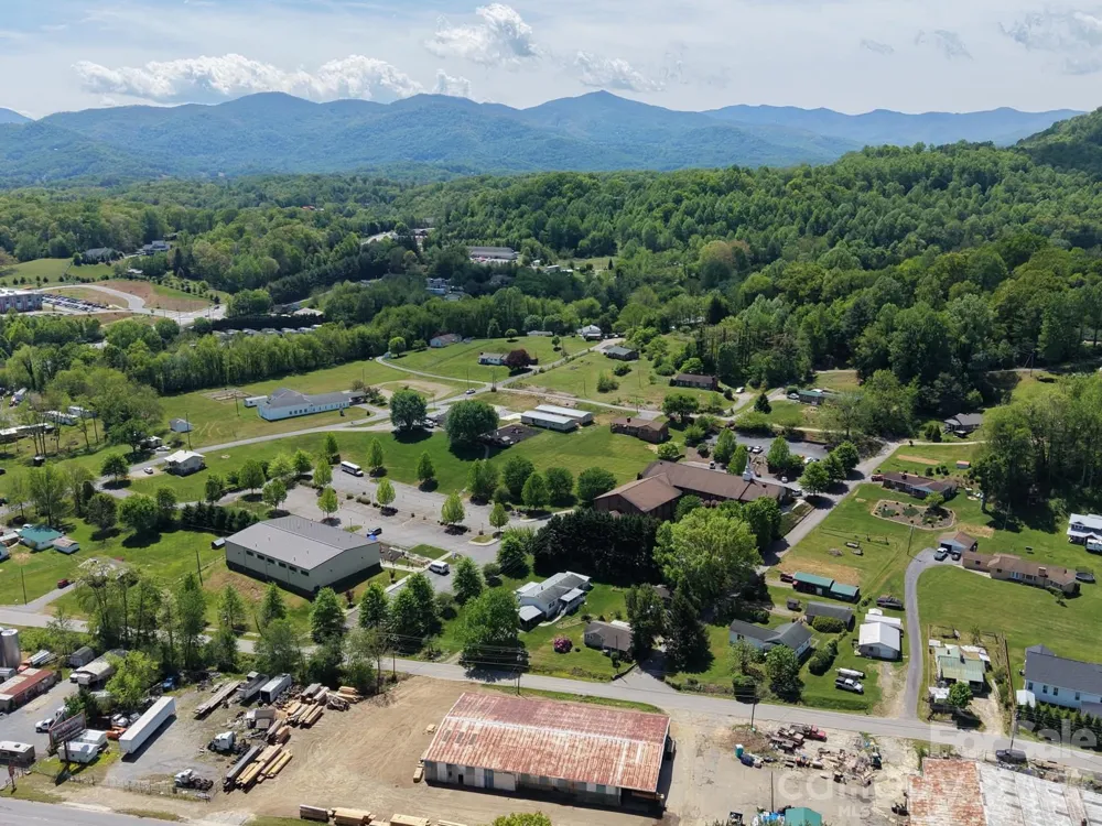 70 Winchester Drive Waynesville, NC 28785