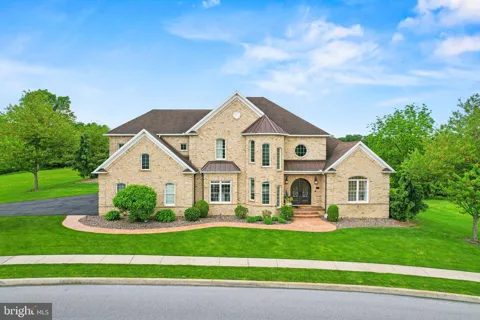 740 HAMPTON COURT