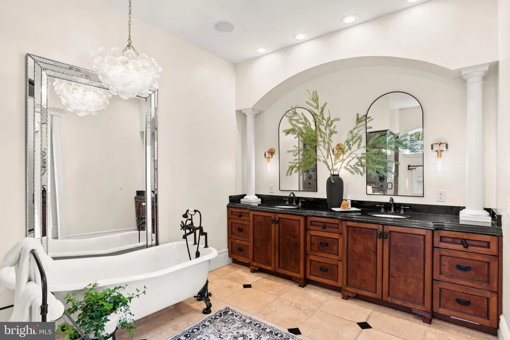 740 HAMPTON COURT Harrisburg, PA 17112