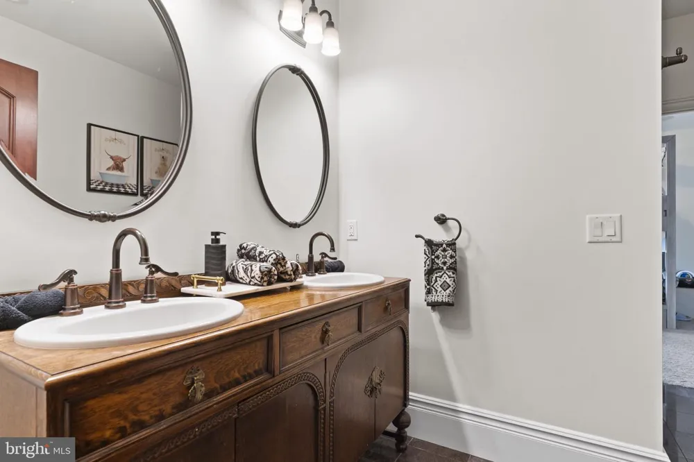 740 HAMPTON COURT Harrisburg, PA 17112