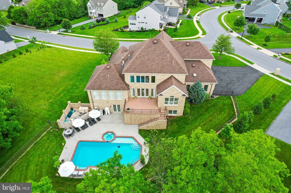 740 HAMPTON COURT Harrisburg, PA 17112