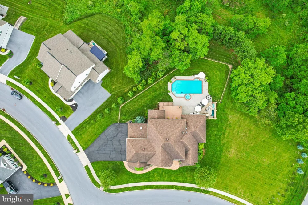 740 HAMPTON COURT Harrisburg, PA 17112