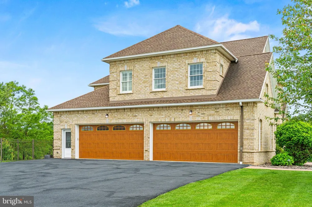 740 HAMPTON COURT Harrisburg, PA 17112