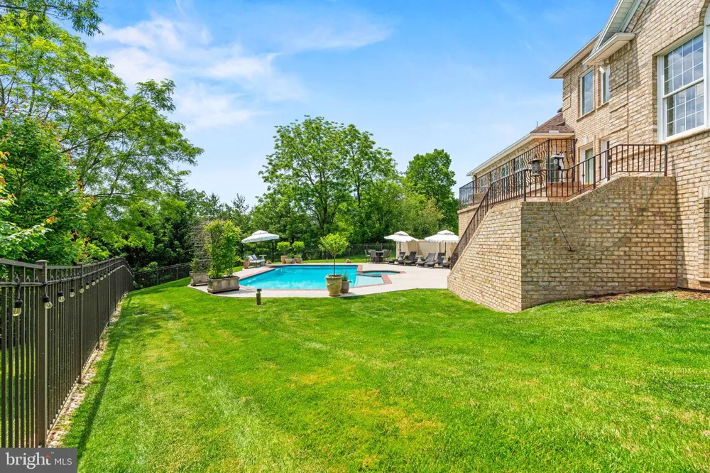 740 HAMPTON COURT Harrisburg, PA 17112