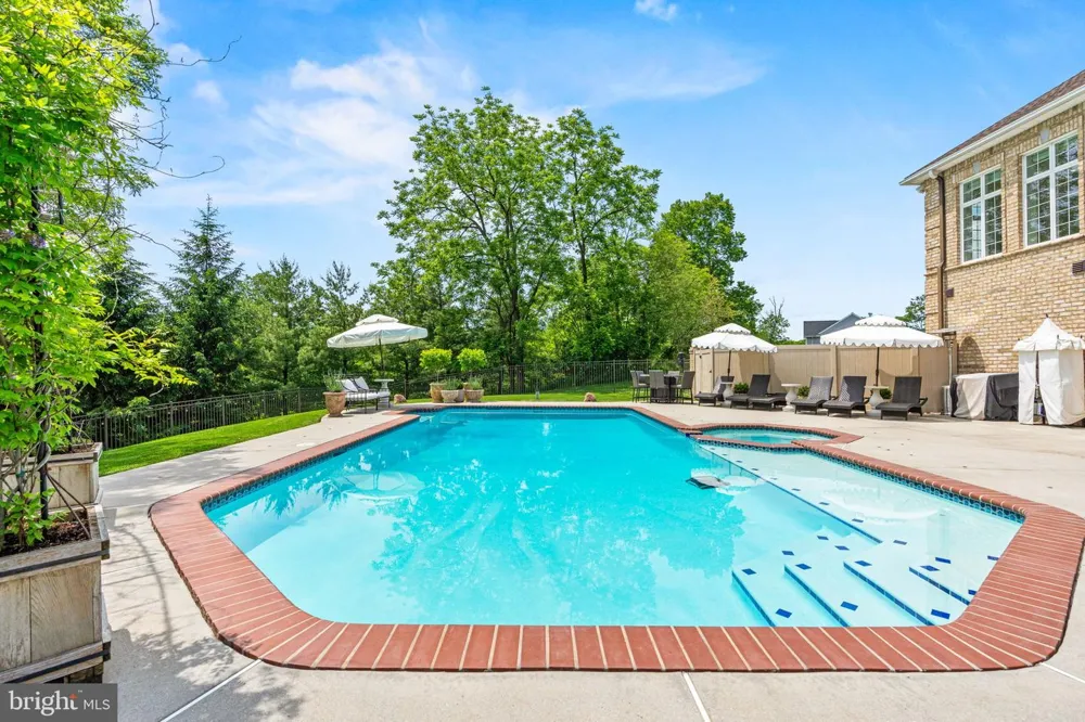 740 HAMPTON COURT Harrisburg, PA 17112