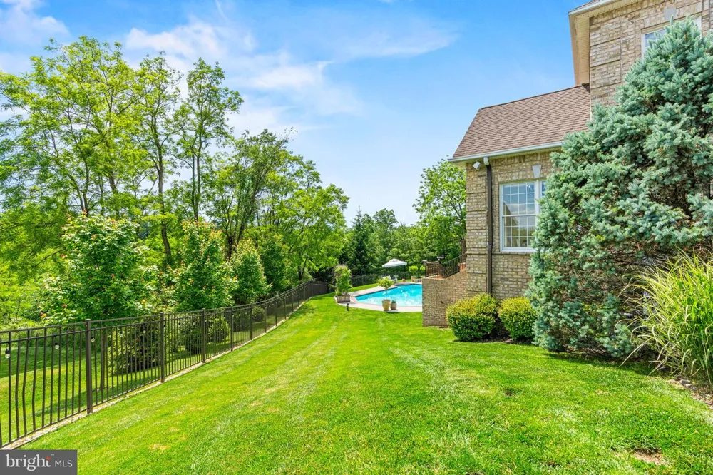 740 HAMPTON COURT Harrisburg, PA 17112