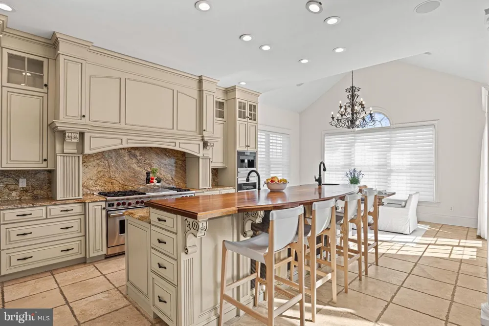 740 HAMPTON COURT Harrisburg, PA 17112