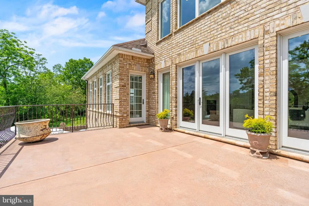 740 HAMPTON COURT Harrisburg, PA 17112