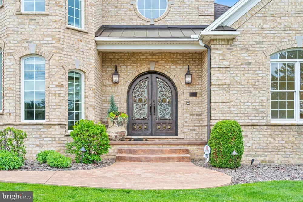740 HAMPTON COURT Harrisburg, PA 17112