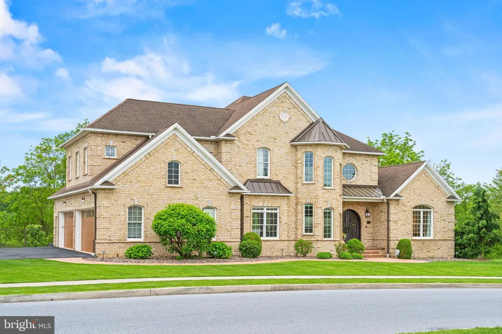 740 HAMPTON COURT Harrisburg, PA 17112