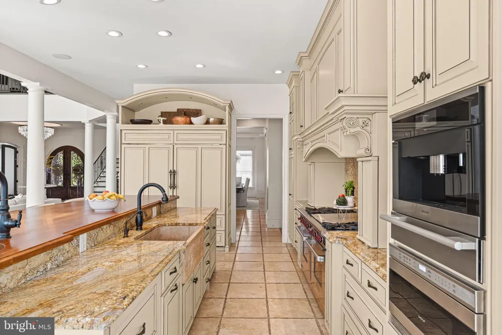 740 HAMPTON COURT Harrisburg, PA 17112