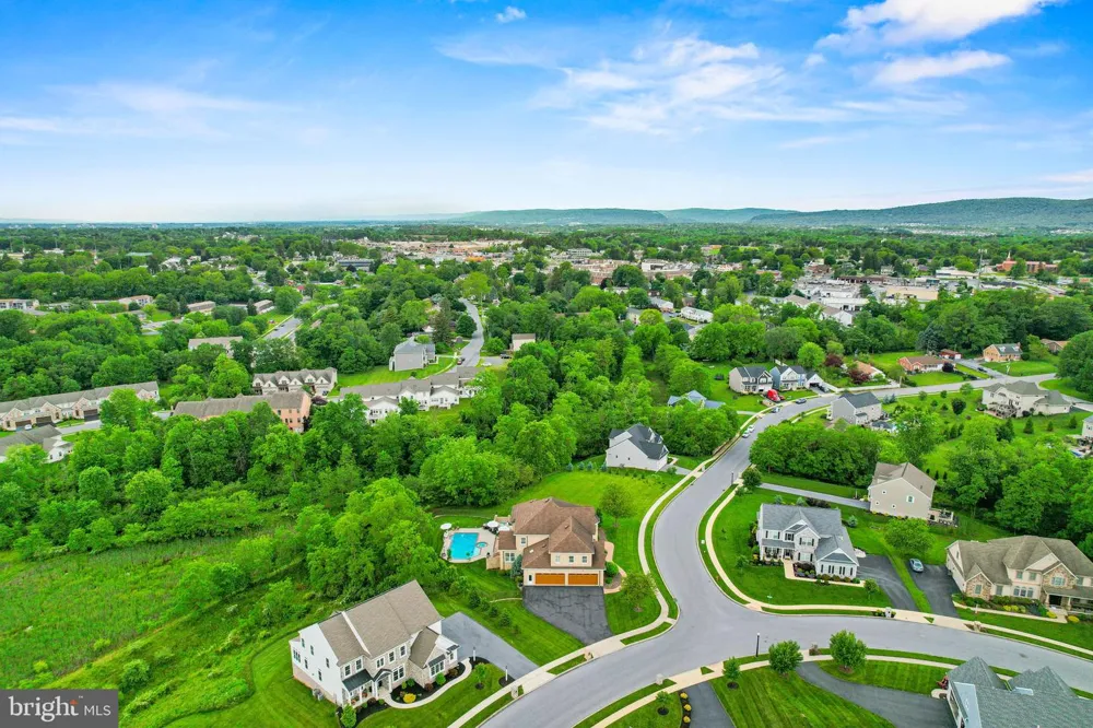 740 HAMPTON COURT Harrisburg, PA 17112