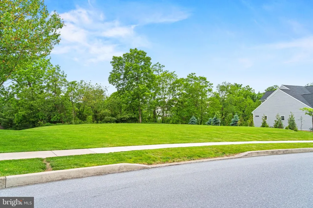 740 HAMPTON COURT Harrisburg, PA 17112