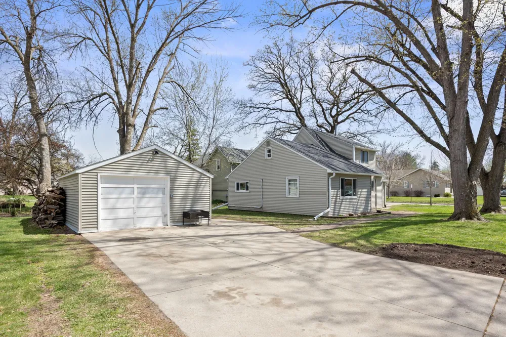 437 Linden Avenue SW Hutchinson, MN 55350