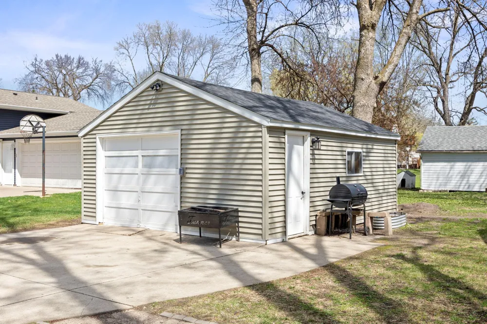 437 Linden Avenue SW Hutchinson, MN 55350