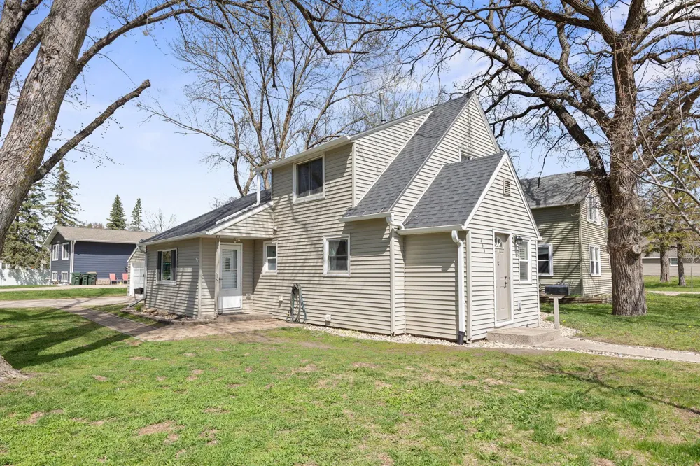 437 Linden Avenue SW Hutchinson, MN 55350