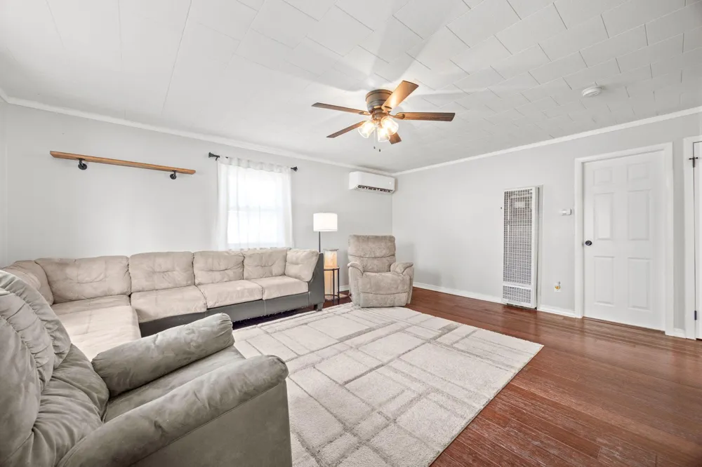 437 Linden Avenue SW Hutchinson, MN 55350
