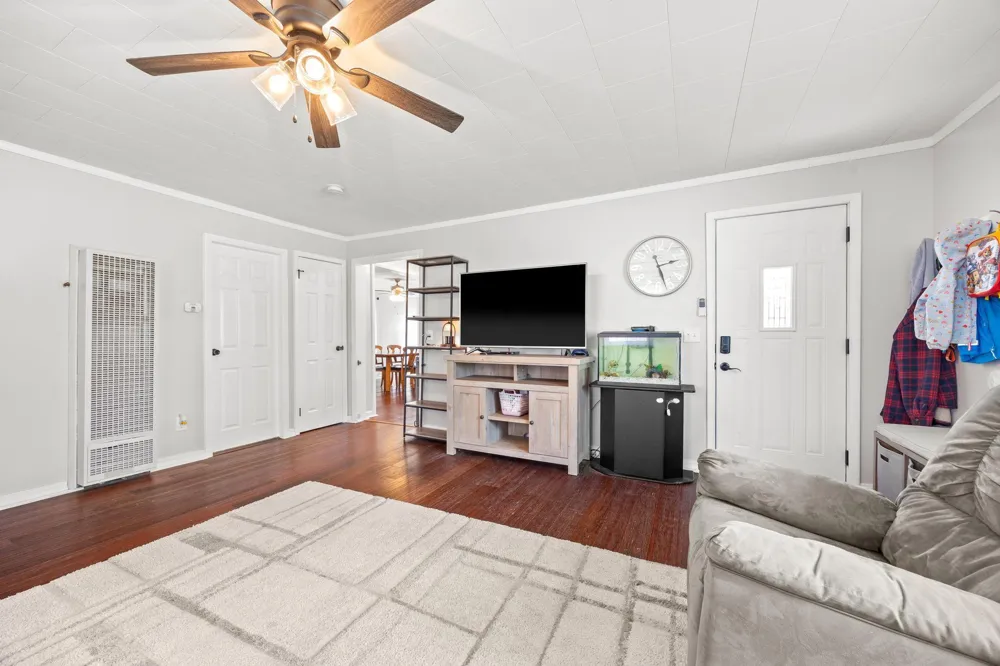 437 Linden Avenue SW Hutchinson, MN 55350