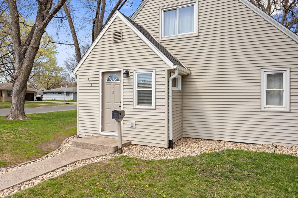 437 Linden Avenue SW Hutchinson, MN 55350