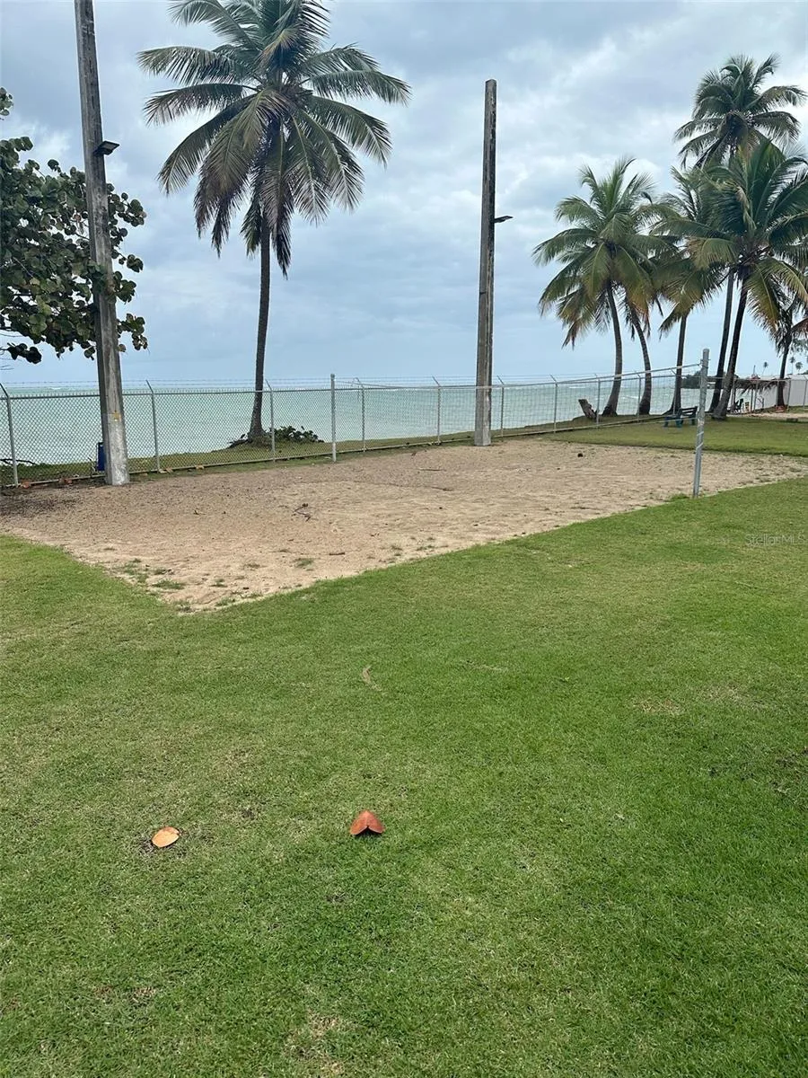 Km 7 EL CHARLIE #NE204 Loiza, PR 00772