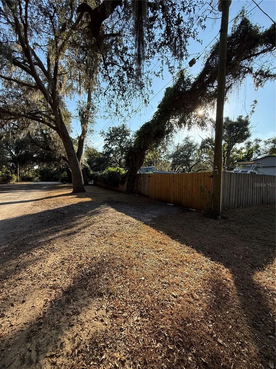LAKESIDE DRIVE Brandon, FL 33510