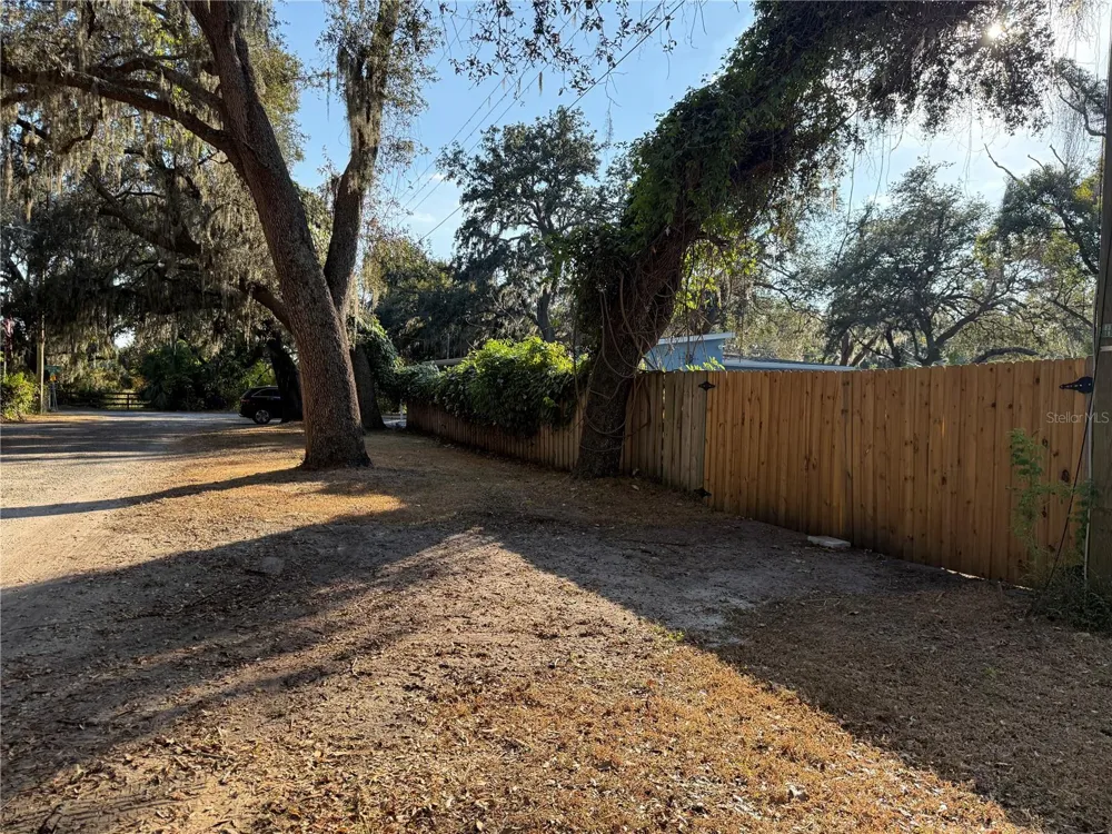 LAKESIDE DRIVE Brandon, FL 33510