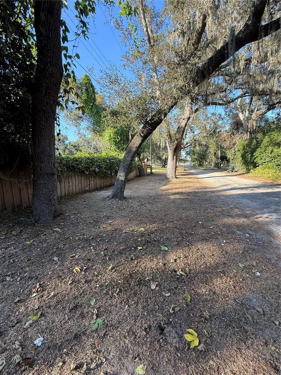LAKESIDE DRIVE Brandon, FL 33510