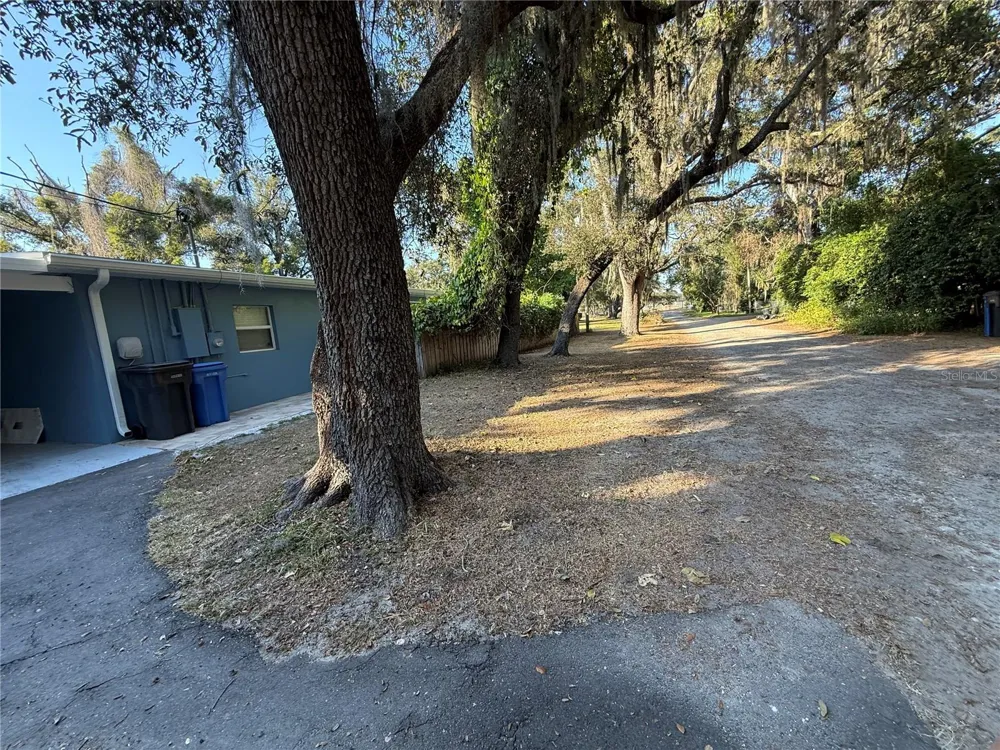LAKESIDE DRIVE Brandon, FL 33510