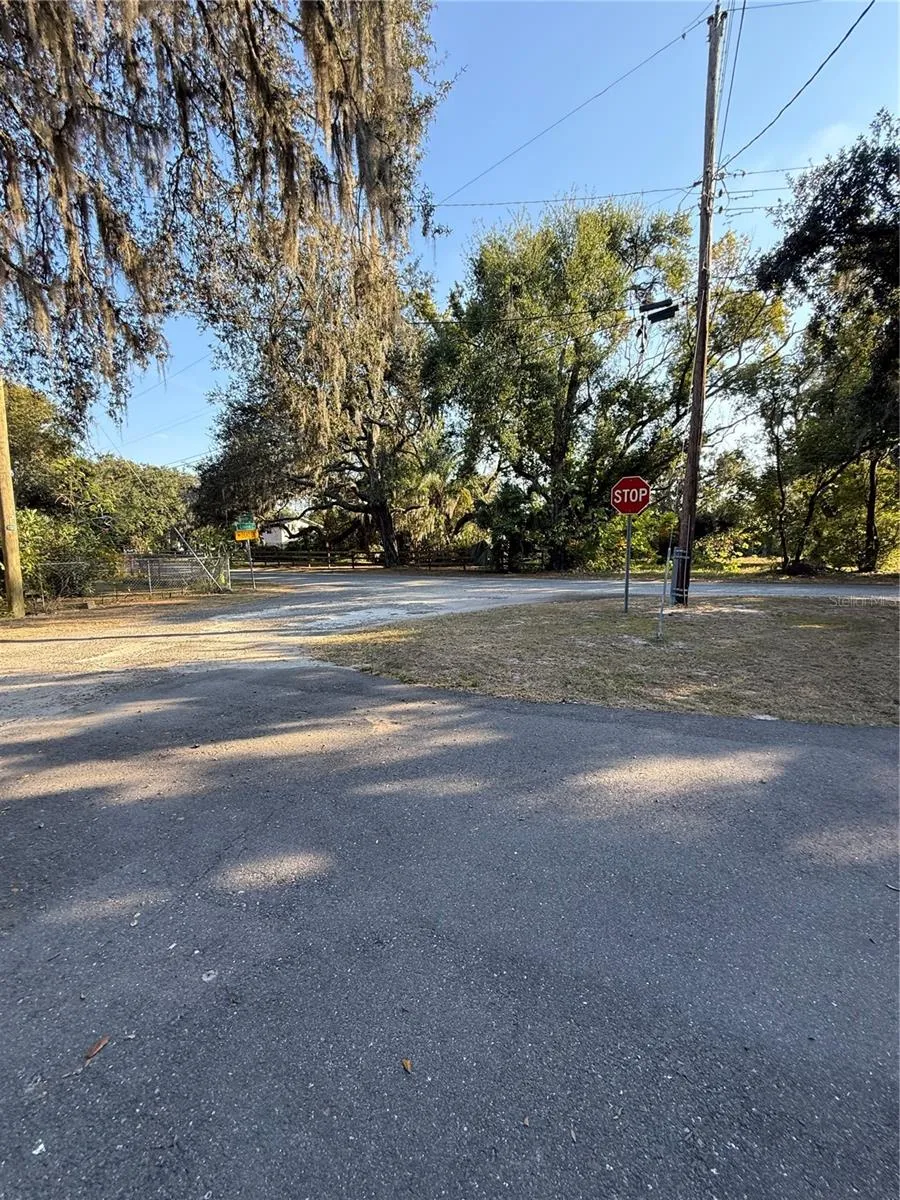 LAKESIDE DRIVE Brandon, FL 33510