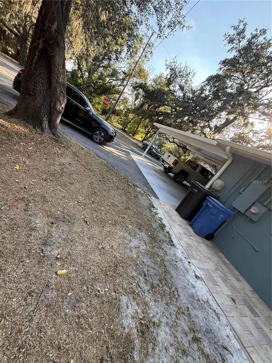 LAKESIDE DRIVE Brandon, FL 33510