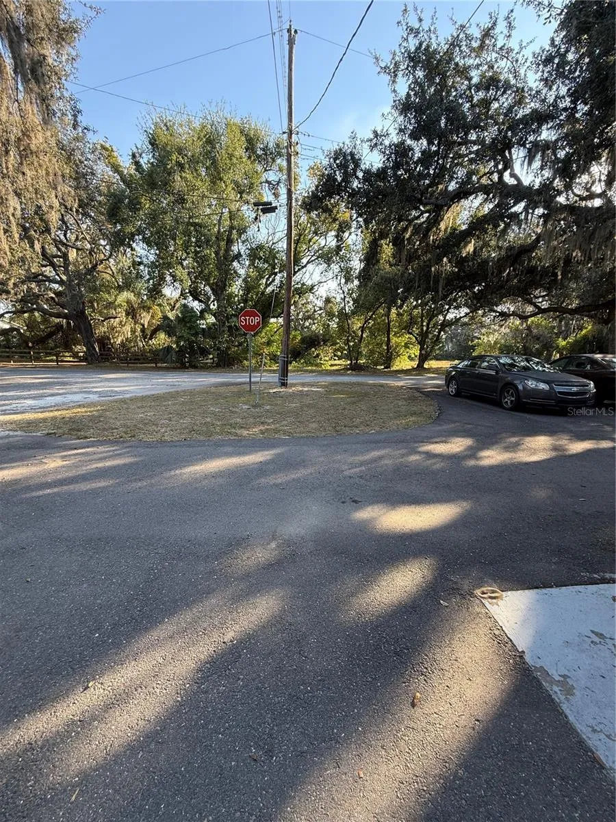 LAKESIDE DRIVE Brandon, FL 33510