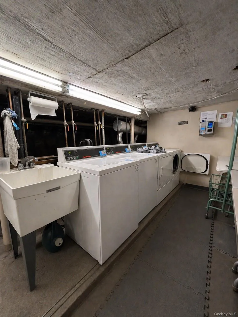 424 W 46th Street #1D New York (Manhattan), NY 10036