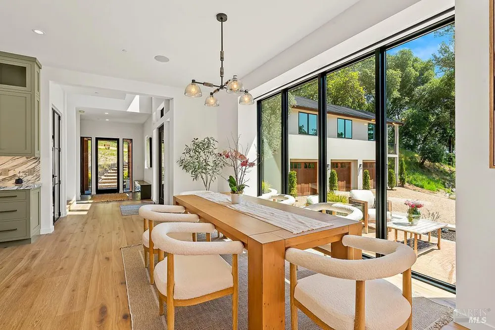 1099 Dry Creek Road Healdsburg, CA 95448
