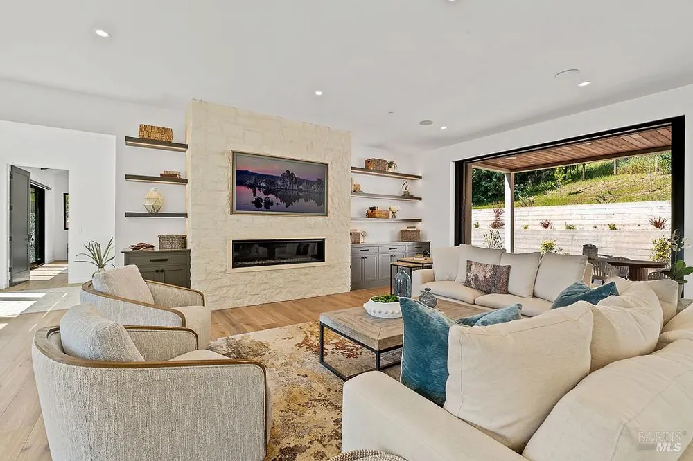 1099 Dry Creek Road Healdsburg, CA 95448