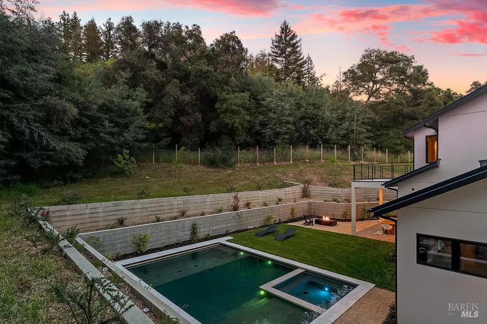 1099 Dry Creek Road Healdsburg, CA 95448
