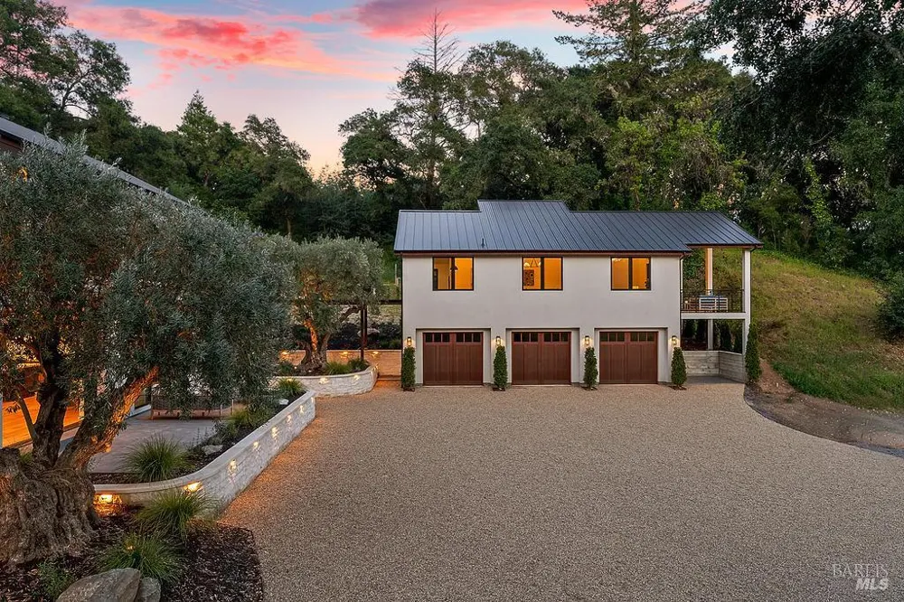 1099 Dry Creek Road Healdsburg, CA 95448