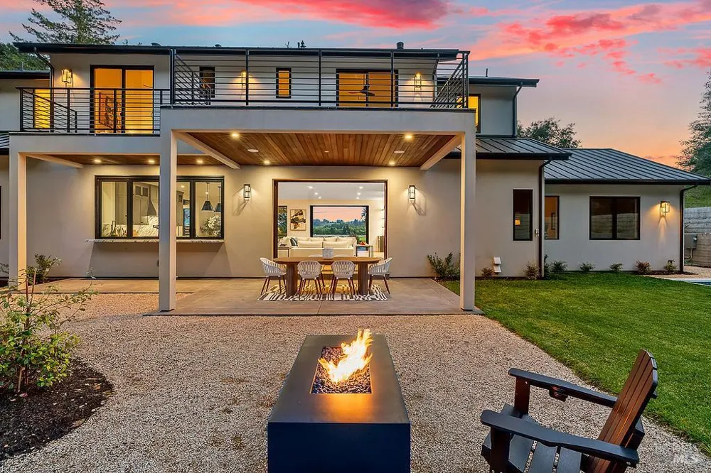 1099 Dry Creek Road Healdsburg, CA 95448