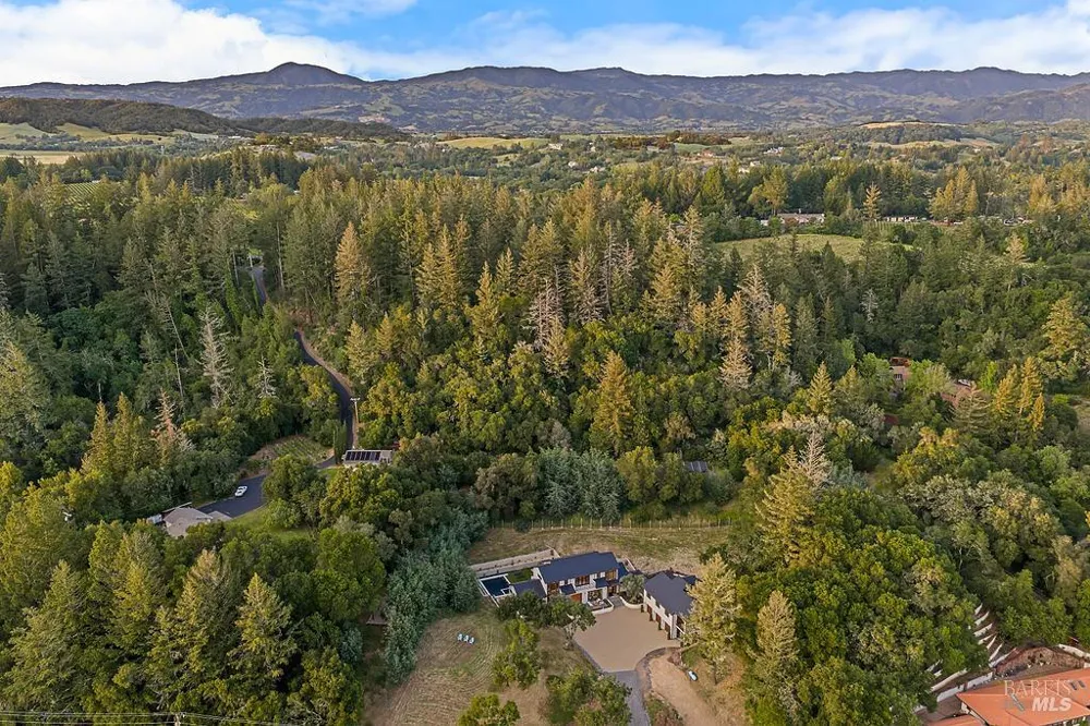 1099 Dry Creek Road Healdsburg, CA 95448