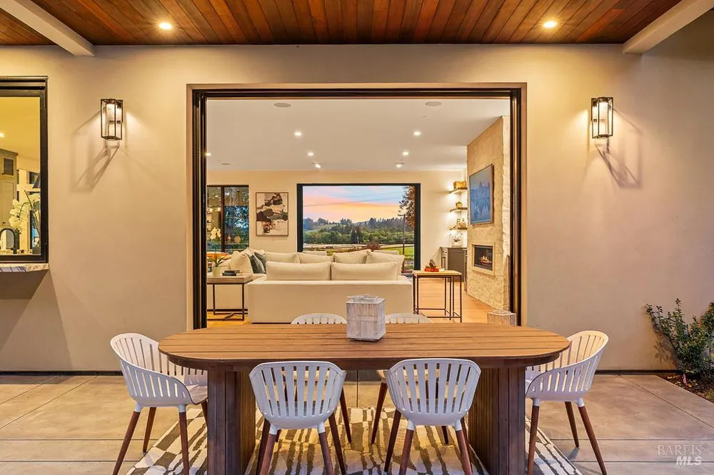 1099 Dry Creek Road Healdsburg, CA 95448