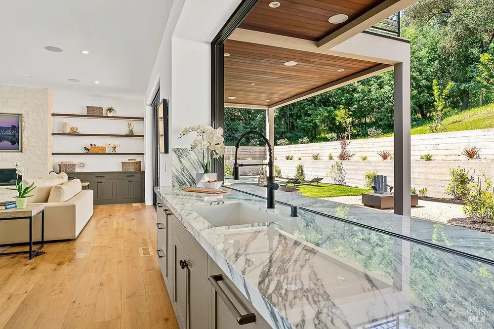 1099 Dry Creek Road Healdsburg, CA 95448