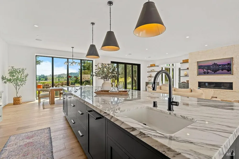 1099 Dry Creek Road Healdsburg, CA 95448