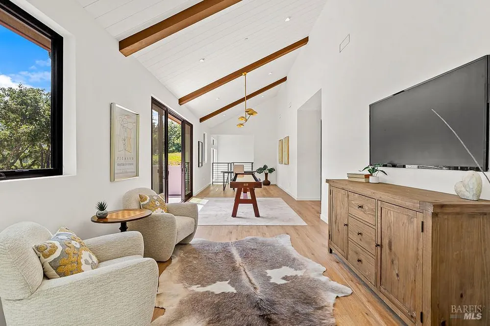 1099 Dry Creek Road Healdsburg, CA 95448