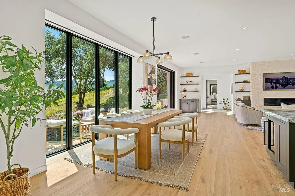 1099 Dry Creek Road Healdsburg, CA 95448